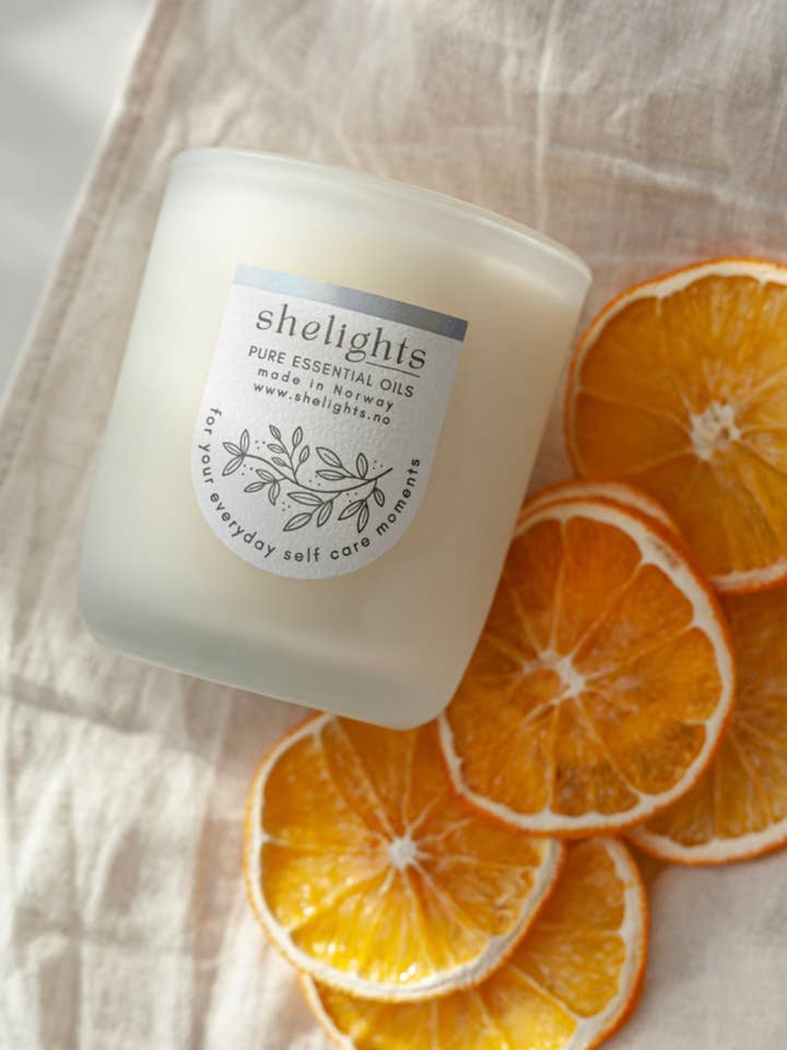 Naranja (citrus) aromaterapiljus 230 g för wholesale av Shelights