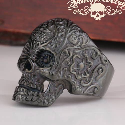 Anillo de Calavera con Flor de Ojos Negros Vintage Negro Mate de Acero Inoxidable (#500) para venta al por mayor de SkullJewelry.com
