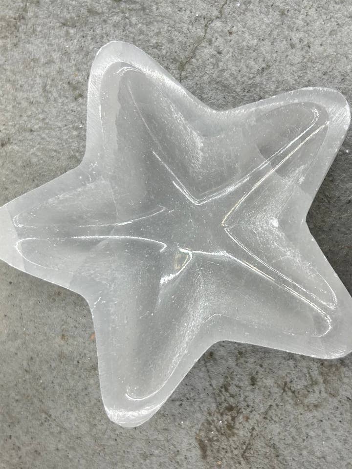 Plat en forme d'étoile en sélénite pour la vente par Gemwise