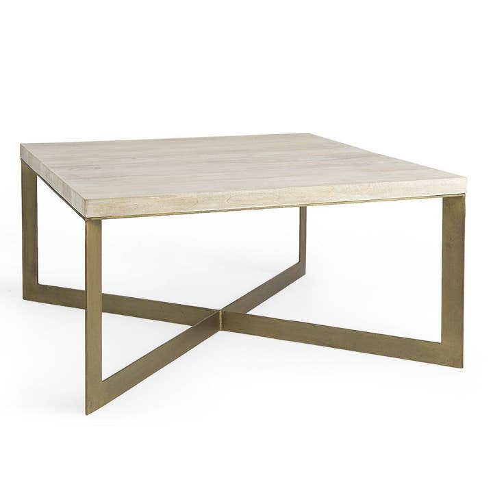 Table basse carrée en bois Faye pour la vente par LOOMLAN