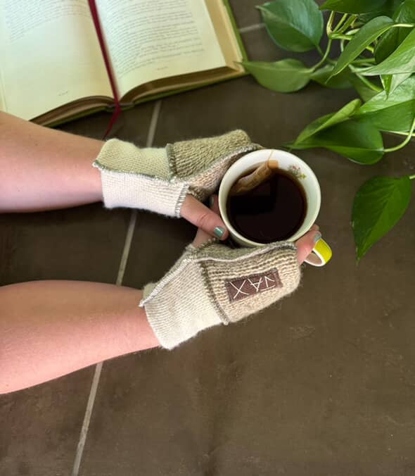 Jax Upcycled - Wholesale Handschoenen - Dames - Upcycled van trui bruin en crème vingerloze handschoenen0