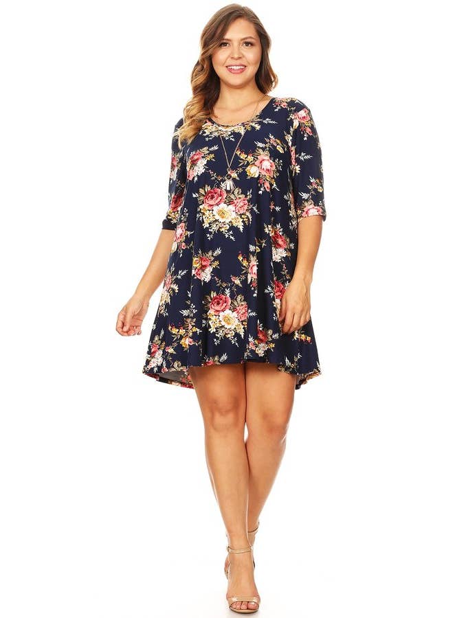 VIBE Apparel Co – wholesale Klänning - Dam – Plus mörk blommig borstad sväng klänning7