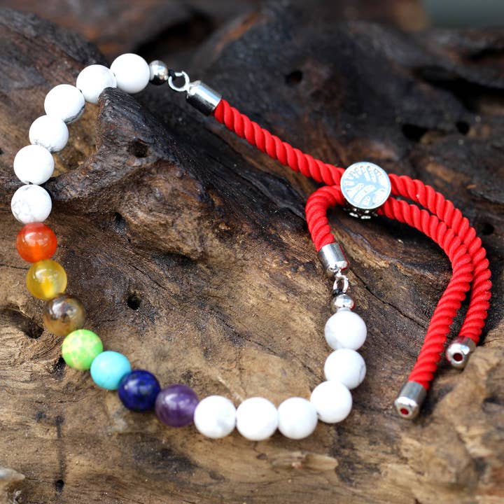 Bracciale in filo rosso con howlite bianca placcato in argento 925 per la vendita all'ingrosso da parte di Crystal Cove