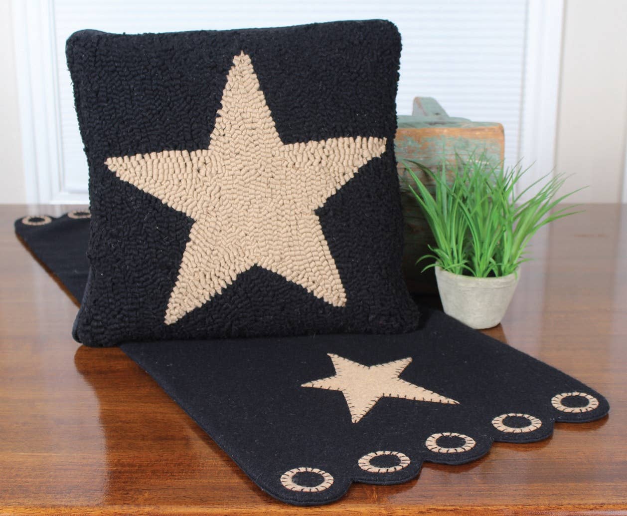 Home Collections by Raghu - Wholesale Throw/Decorative Pillow - Star Black & Tan Pillow2