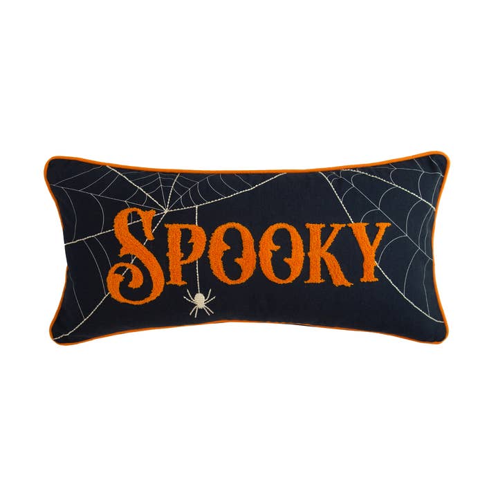 Coussin décoratif Halloween Spooky Spider Web pour la vente par C&F Home