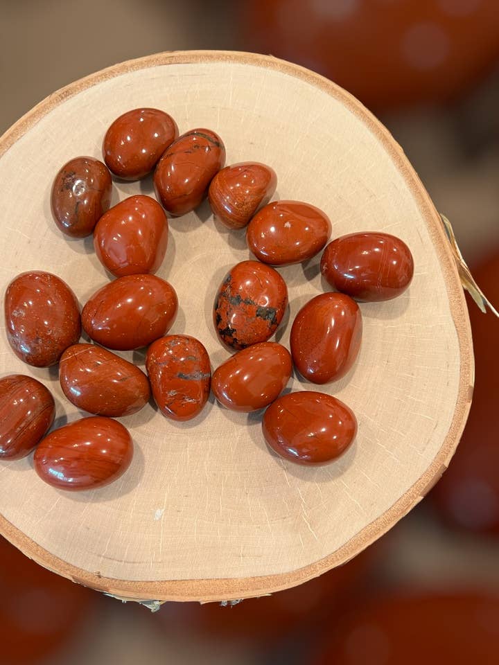 Red Jasper Tumbles for engroshandel hos Luna Rae