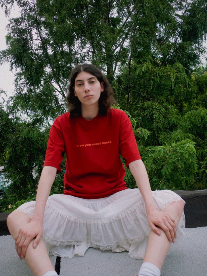 I'm On Your Mood Board T-shirt for engroshandel hos So Much to Tell You