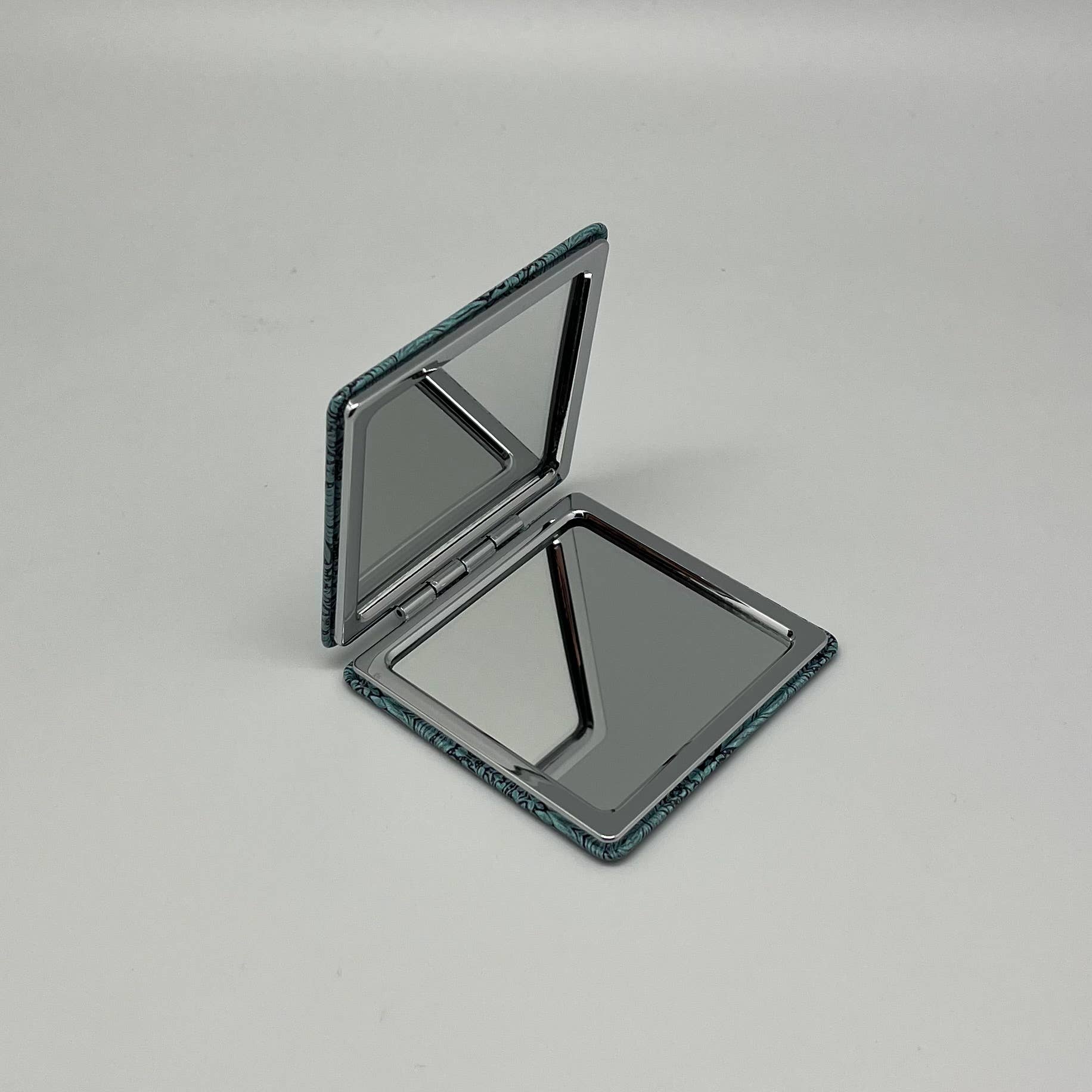 The Great British Card Company (GBCC) Ltd – wholesale Compact mirror – William Morris Compact Pocket Mirror Cosmetic Gift1