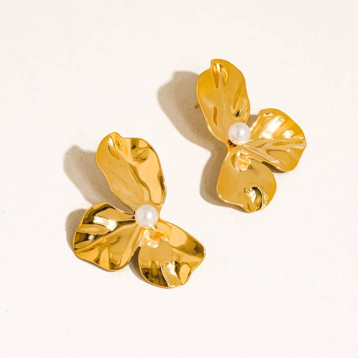 Vintessa 18K Gold Non-Tarnish Flower Shell Pearl Earrings for wholesale on Faire0