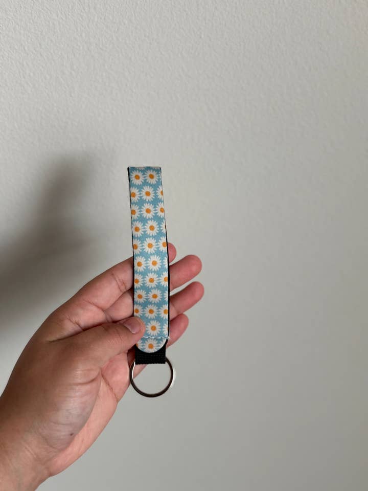 Daisies Keychain for wholesale by Canys & Co
