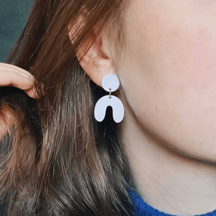 Niemalsmehrohne – Großhandel Ohrhänger – Leo Flieder Arch Bogen Ohrringe2