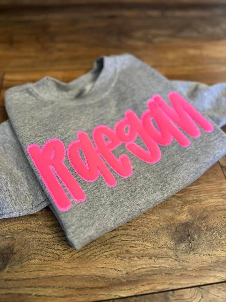 Sweat-shirts avec nom en paillettes et bouffées - WS pour la vente par 2 gypsy sisters boutique