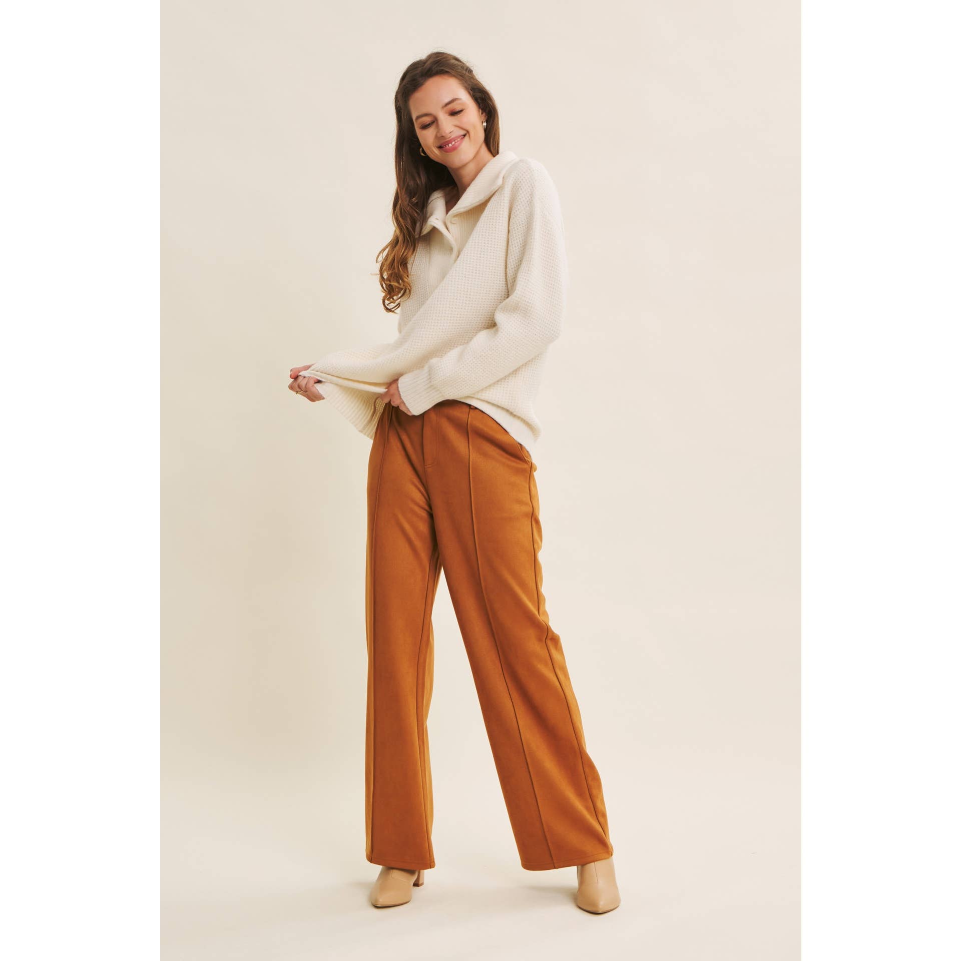 in february - Vente Pantalon – femme - PANTALON DROIT EN DAIM VÉGÉTALIEN AVEC PINCE6