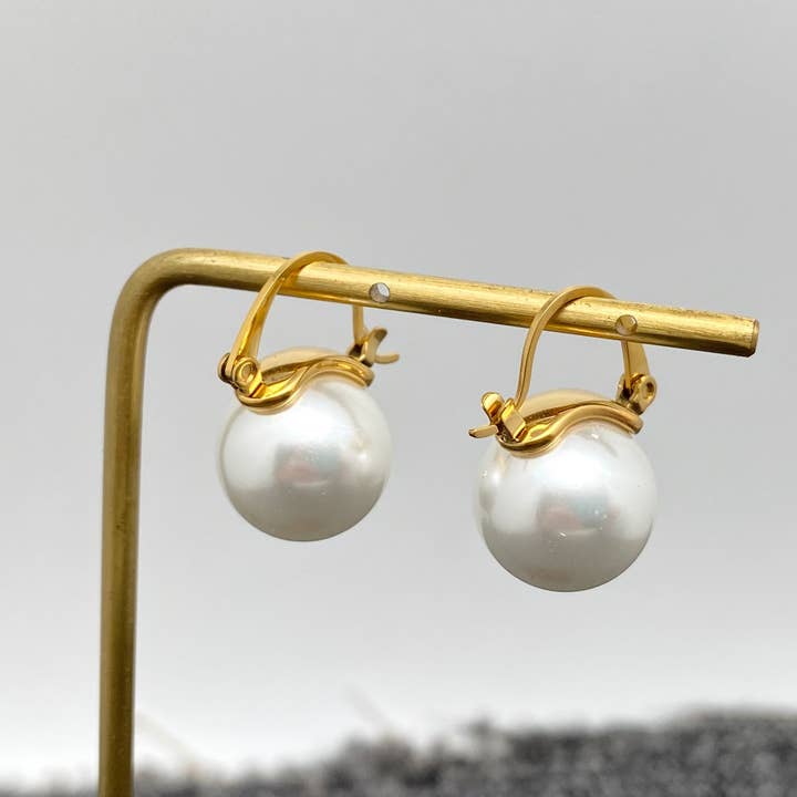 Mio Queena - Vente Créoles - Anneau Pearl Charm en acier inoxydable plaqué or 18 carats - FGS