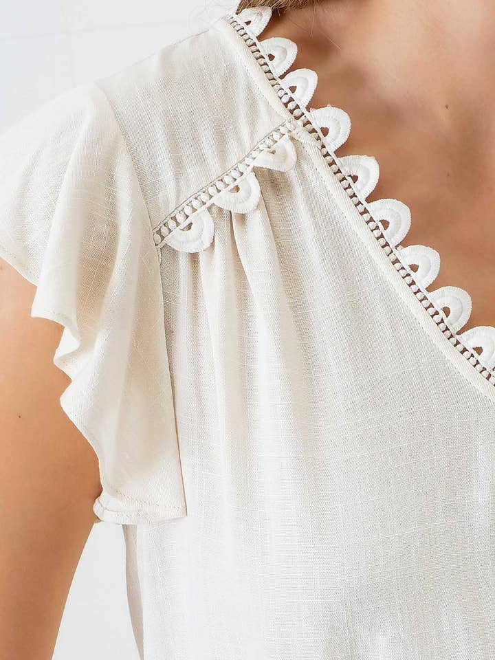 Blu Pepper – Blusa - Mulher por atacado – Top cropped de manga curta com renda, laço nas costas e botões frontais8