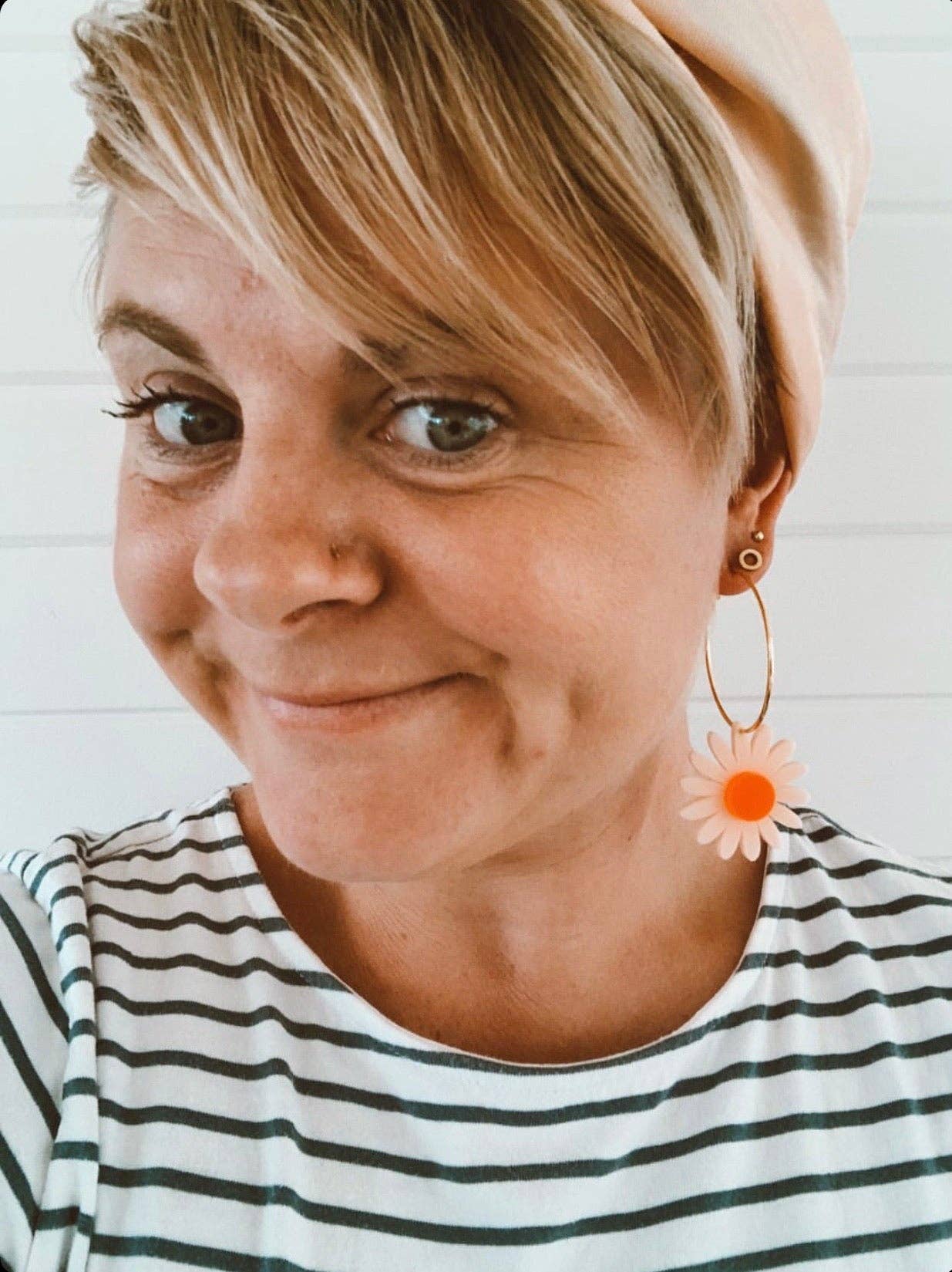 Emeldo - Wholesale Hoop Earrings - Daisy Hoops // Select Daisy Colour + Hoop25