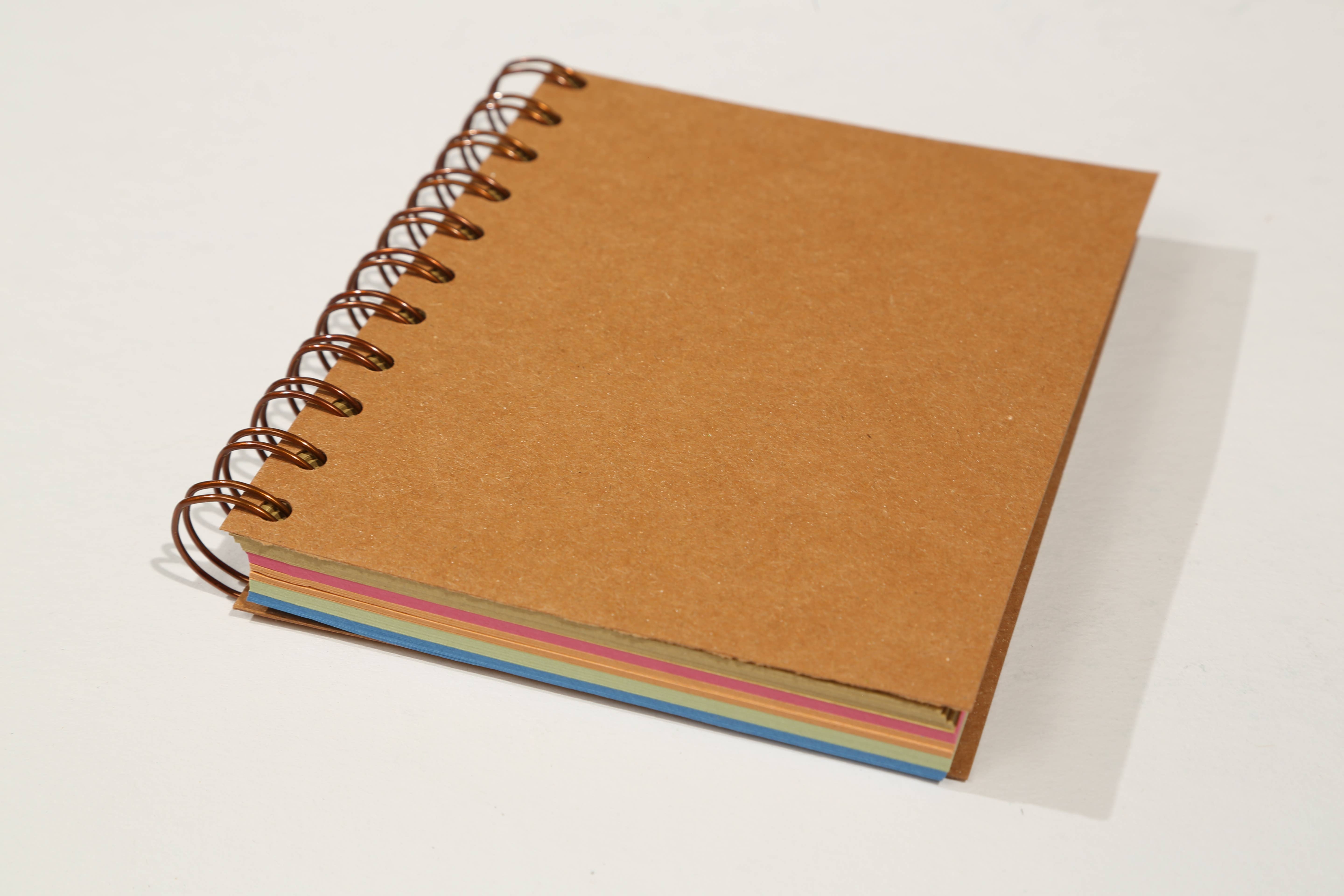 Maki Nature – wholesale Anteckningsblock – Spiralblock 11,5 x 13,5 cm med mångfärgade blad5