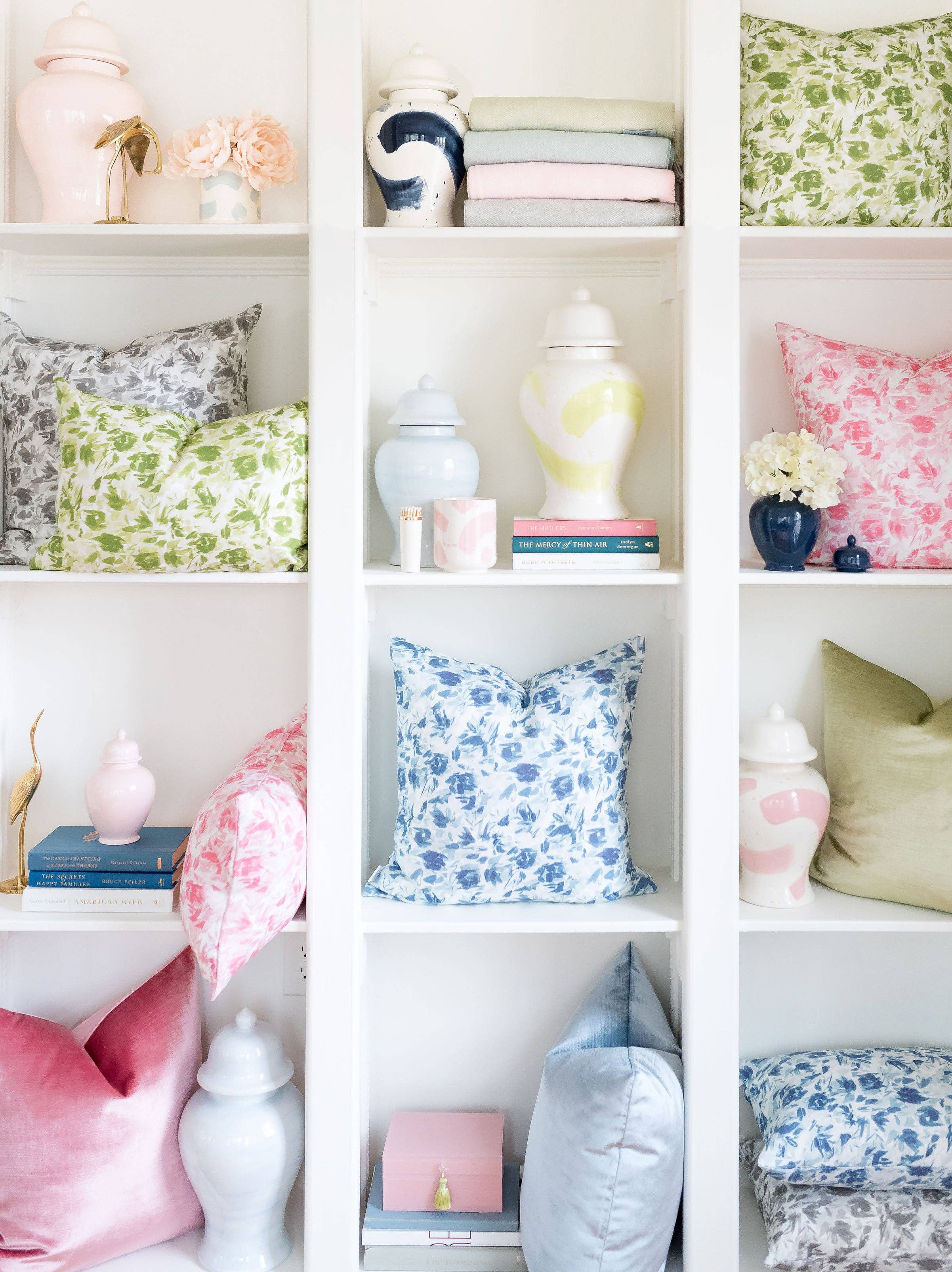 Lo Home | Ruby Clay - Wholesale Decorative jar - Hydrangea Light Blue Ginger Jars4