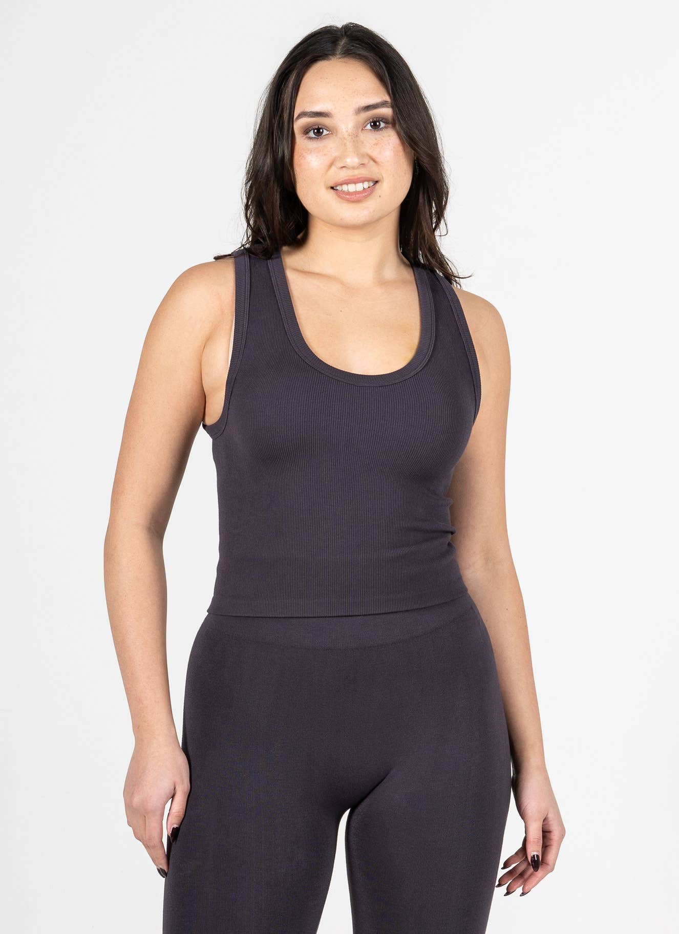 C'est Moi Clothing Co – Großhandel Tanktop – Damen – CEBT1014 Tanktop mit tiefem U-Ausschnitt aus Bambusrippen7