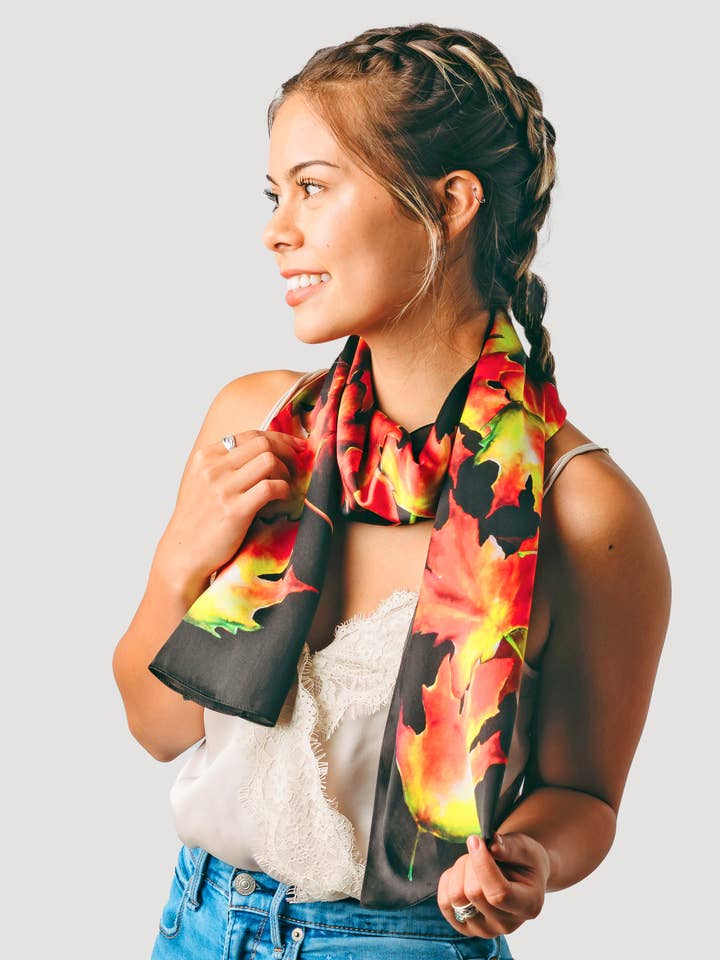 Esdoornblad zijden sjaal - Oranje zwarte zijden sjaal - satijn voor wholesale door Silk Squirrel