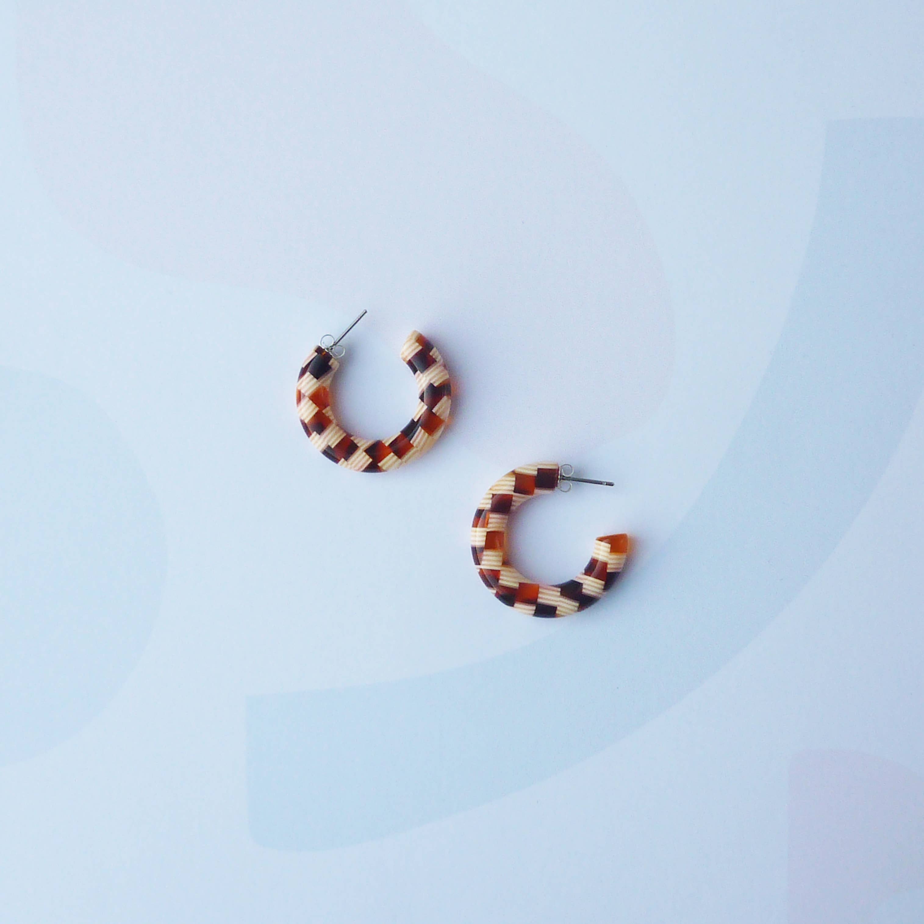 Custom Made - Wholesale Oorringen - Honing Checker Kleurrijke Acetaat Hars Hoepeloorbellen3