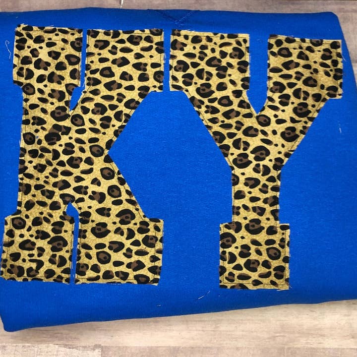 T-shirt avec applique Design Your State pour la vente par BLUE MAGNOLIA MONOGRAMS