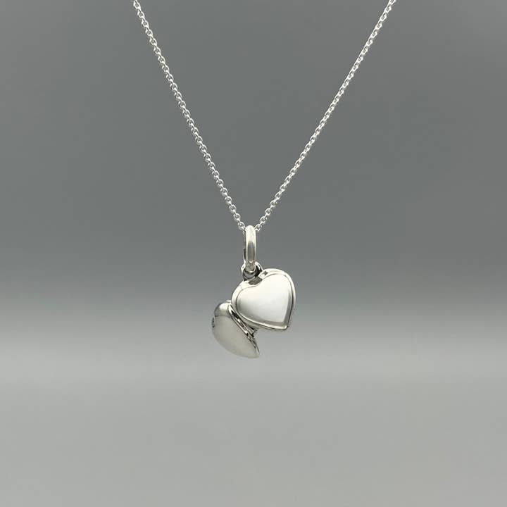 Something Silver - Vente Collier à médaillon - Petit médaillon cœur en argent2