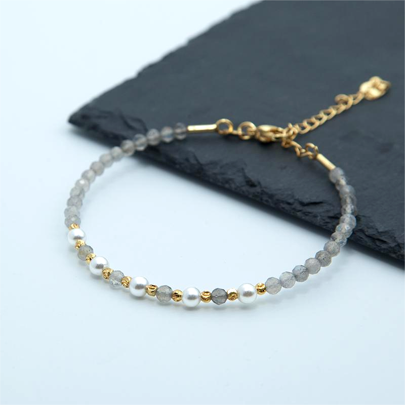 Artisans de Madagascar - Wholesale Beaded Bracelet - Gray Labradorite Bracelets Faceted Beads between 3 & 4 mm3