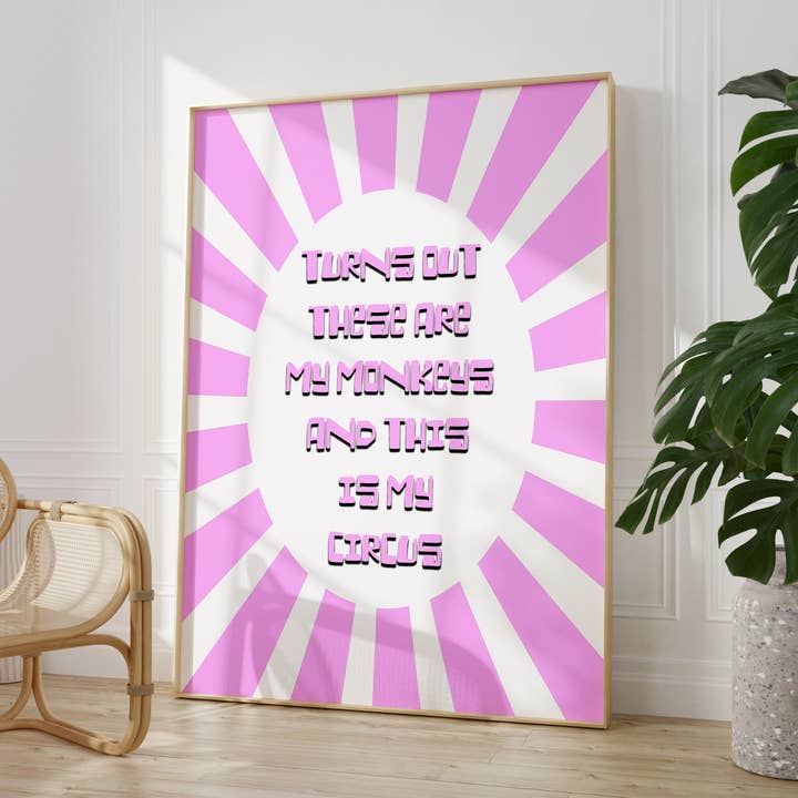 Ces singes et ce cirque sont les miens Citation Affiche Murale Art Décor Maison Rose & Blanc pour la vente par House of Binky