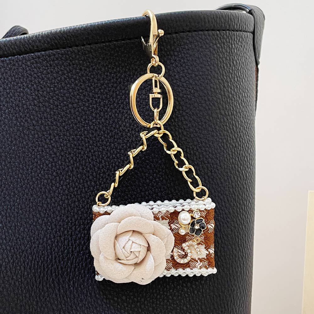 Crave by FW – wholesale Nyckelringar - Dam – Metall Kamelia Blomma Mini Diamant Väska Form Nyckelring1