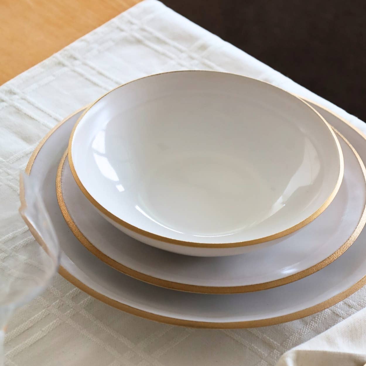 Nosse Ceramics - Vente Service à vaisselle - Service de table 12 pièces Edge ivoire et or2