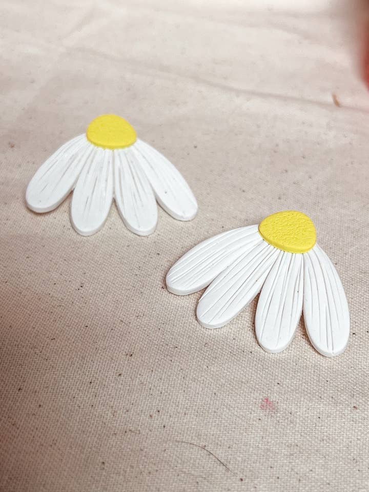 Ohrstecker Jumbo Sonnenhut für den Großhandel von Mark Alexander Clay Co