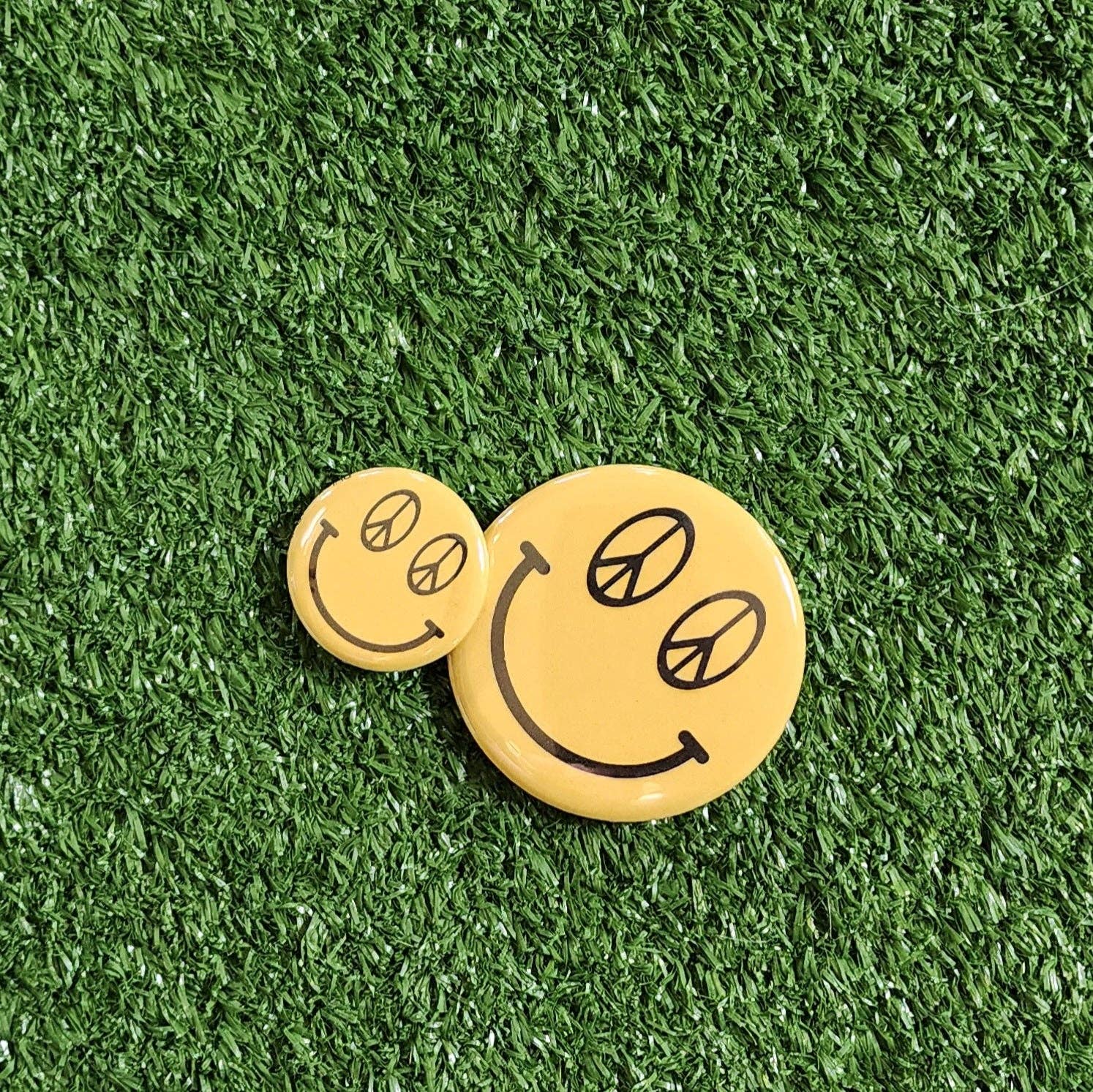 Hardworking Stoner - Vente Épinglettes/boutons - Signe de paix Smiley Face - gros bouton1