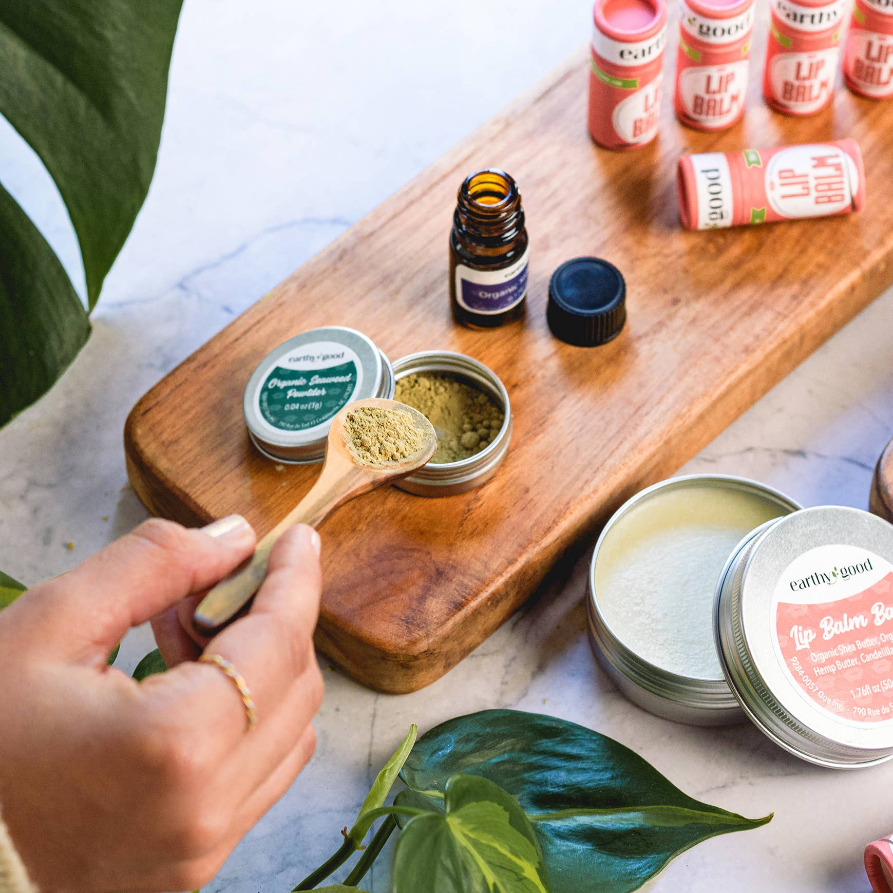 Earthy Good / Kiss Naturals - Venta al por mayor Bálsamos labiales - Kit de Bálsamo Labial Orgánico DIY Earthy Good – Haz 8 Bálsamos | Unidad9