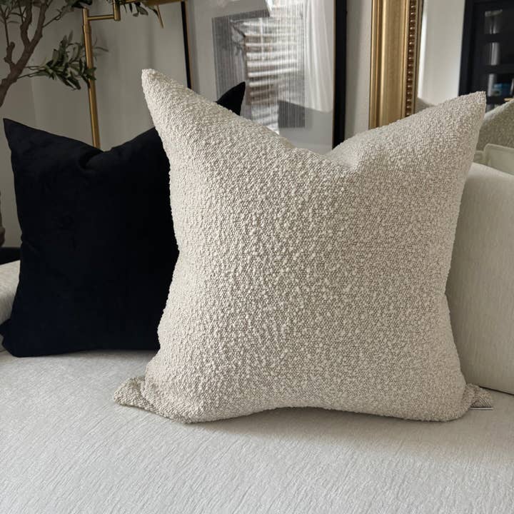 Visually Rich Home – wholesale Throw/decorative pillow – Natural Eggshell Bouclé Pillow4