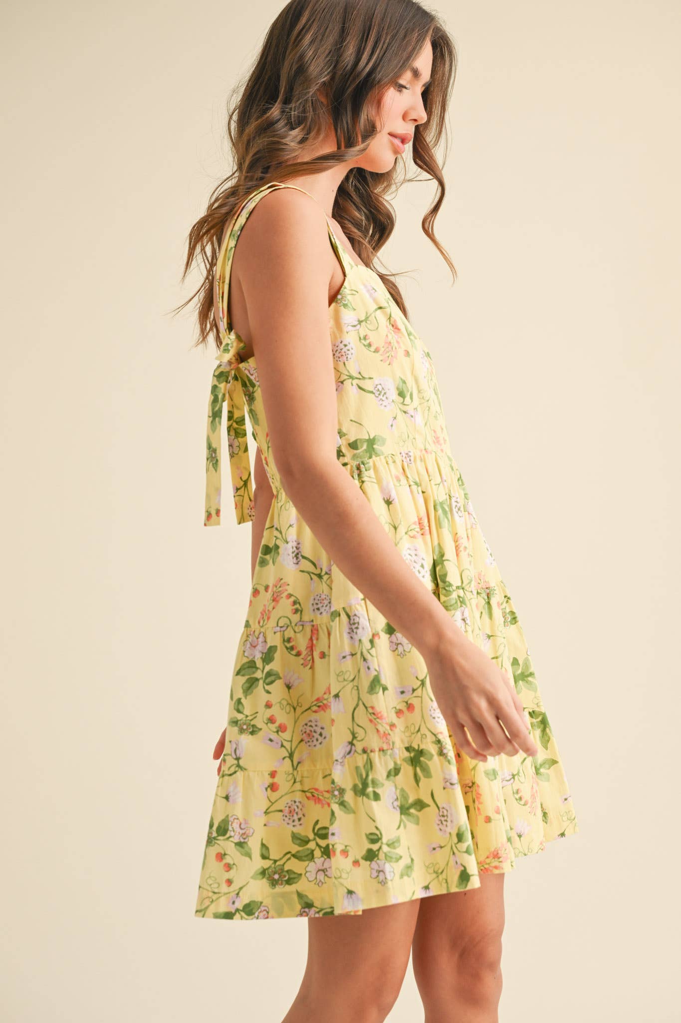 &MERCI - Vente Robe – femme - ROBE COURTE À VOLANTS FLORAUX AVEC BRETELLES À NOUER MDR380811