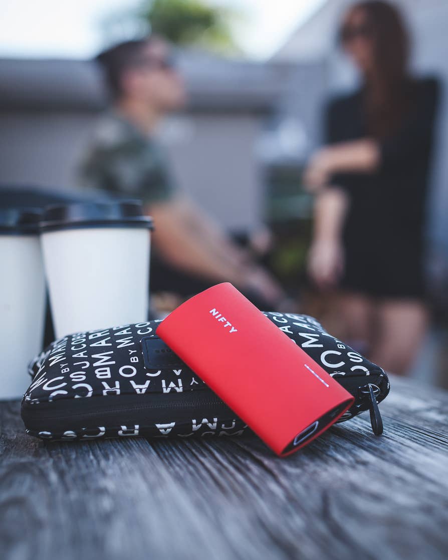 NIFTY Electronics – wholesale Bärbar laddare – Nifty bärbar laddare 6800 mAh – svart2