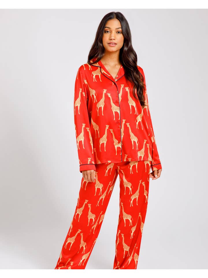 Rouge Ensemble de pyjama long à imprimé girafe rouge satiné en vente sur Faire