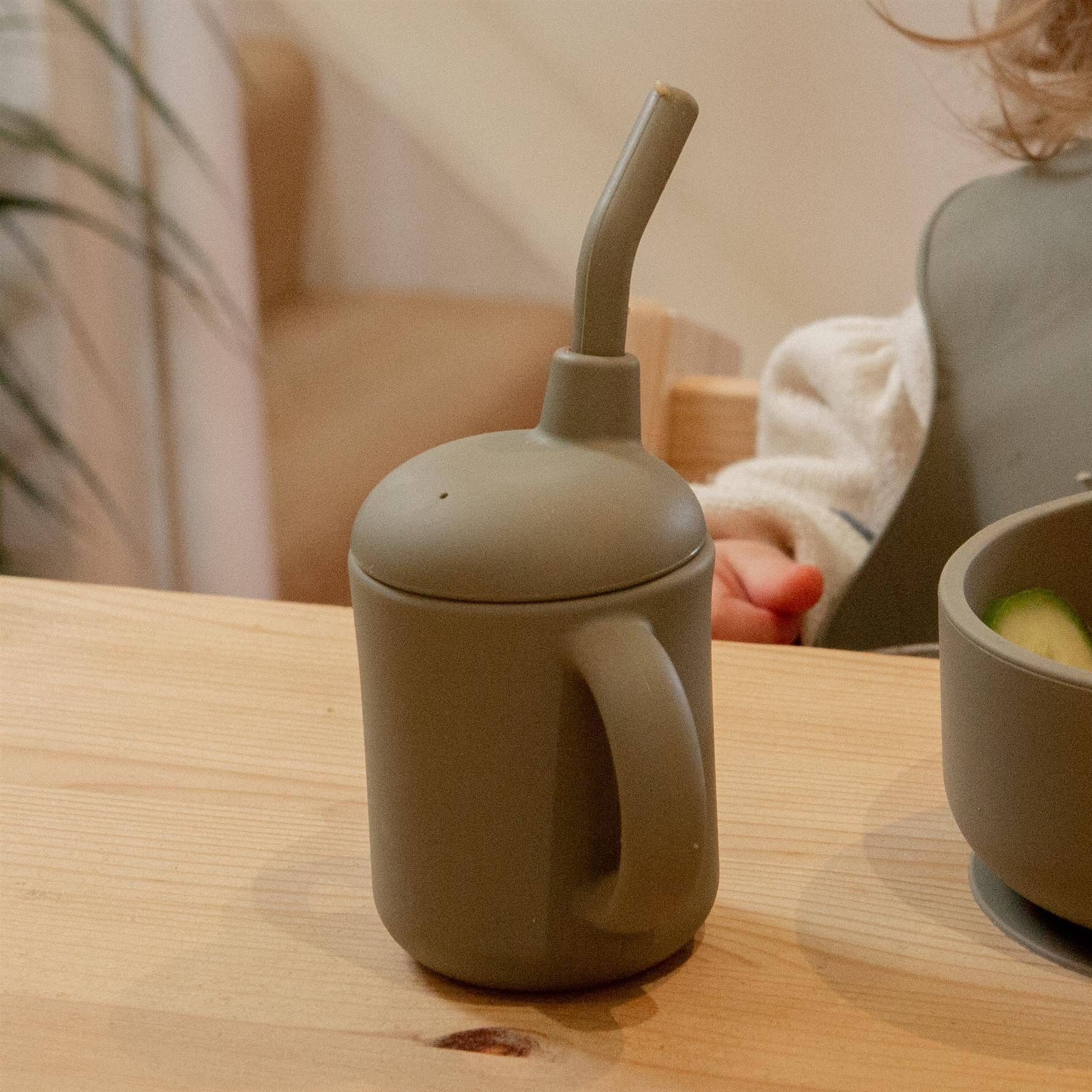 Rinkit Ltd – wholesale Dricksglas och koppar – Barn och baby – 120 ml silikonmugg med pip – från Tiny Dining6