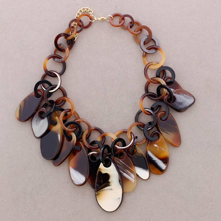 Collier Ras du Cou Maillons Pendants Géométriques Résine pour la vente par Sonata