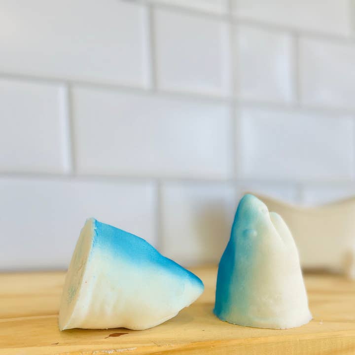 Bombe de bain morsure de requin pour la vente par Storm Bath & Body Co., LLC