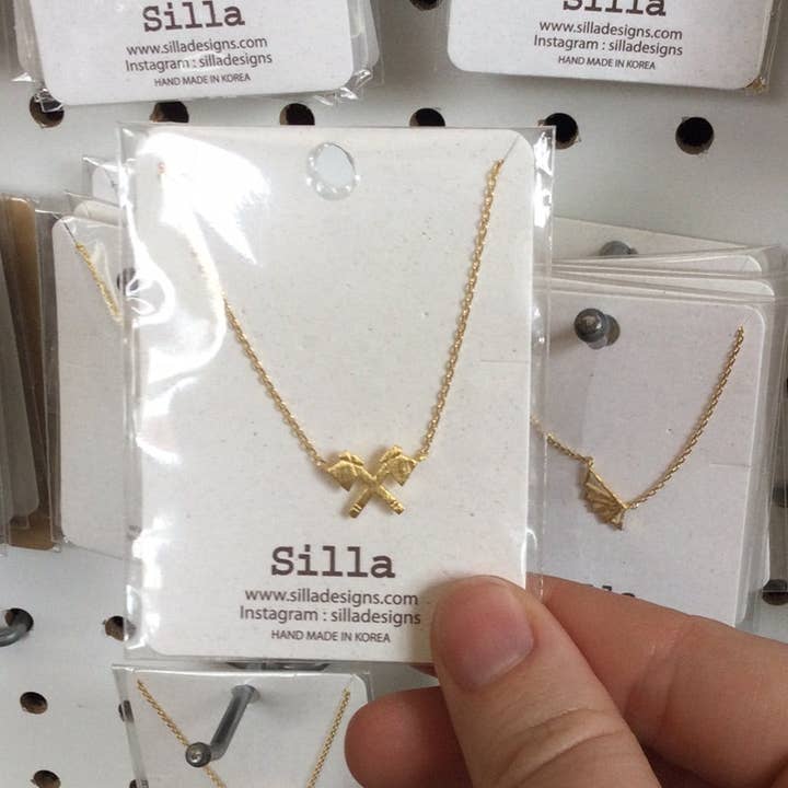 Silla – Engroshandel Halskæde med vedhæng – Dobbelt økse halskæde0