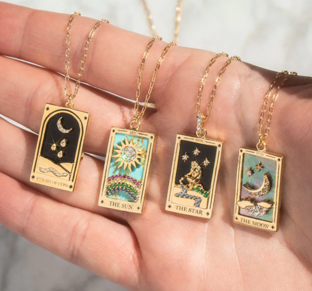 witte klassieker HoopLa ketting met tarotkaart De Maan - nieuw model voor groothandel op Faire15