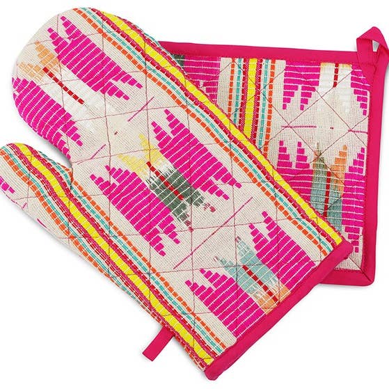 Pink Star Oven Mitts & Pot Holder/ Set Of 2 for wholesale by Casa Amarosa