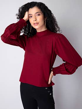 Blouse à manches smockées et col Oxblood pour la vente par Faballey