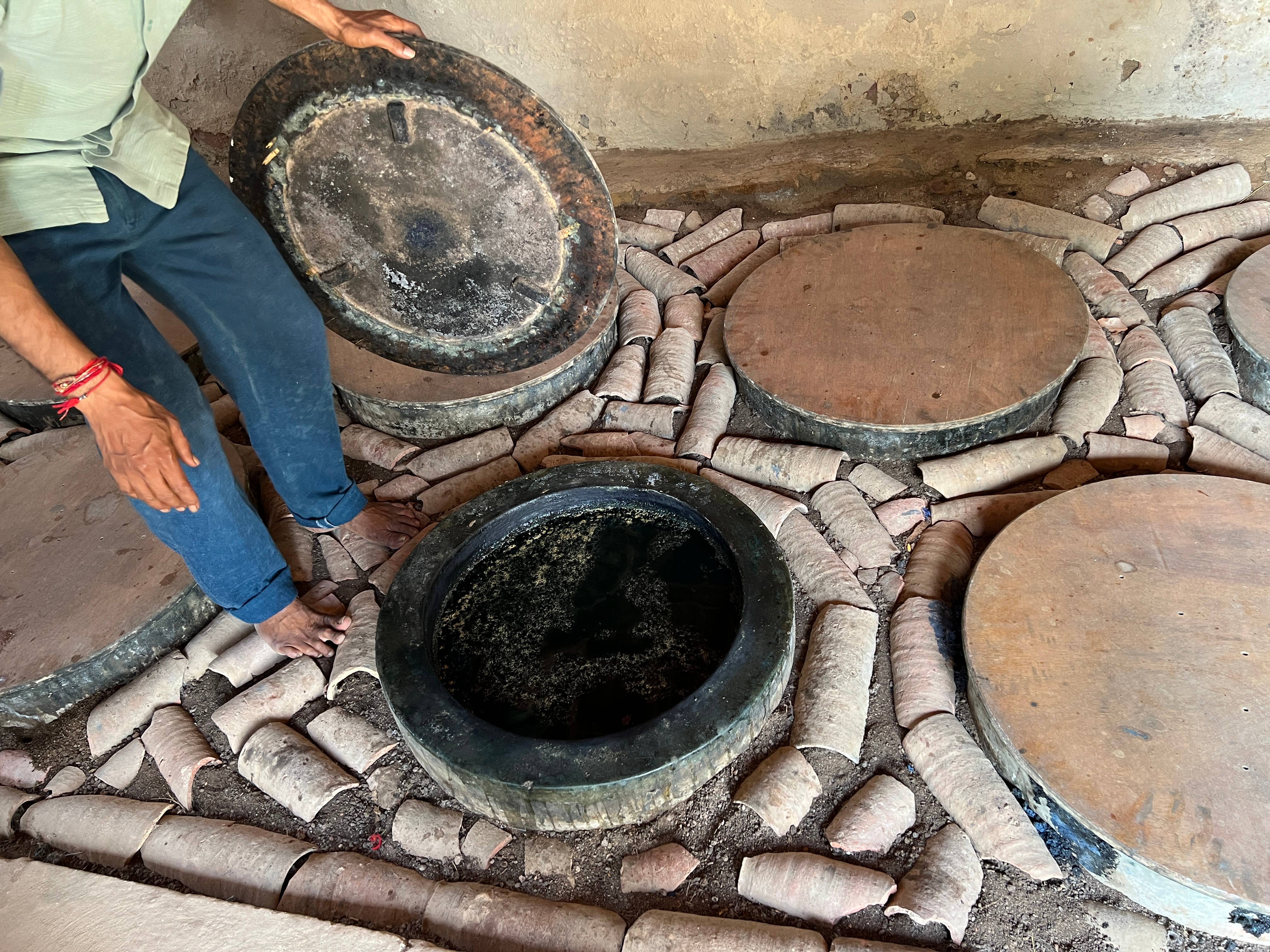 Peaceware - Wholesale Dinner & Cloth Napkin - Cotton Table Napkins - Assorted Indigo -Aria (Set of 4)8