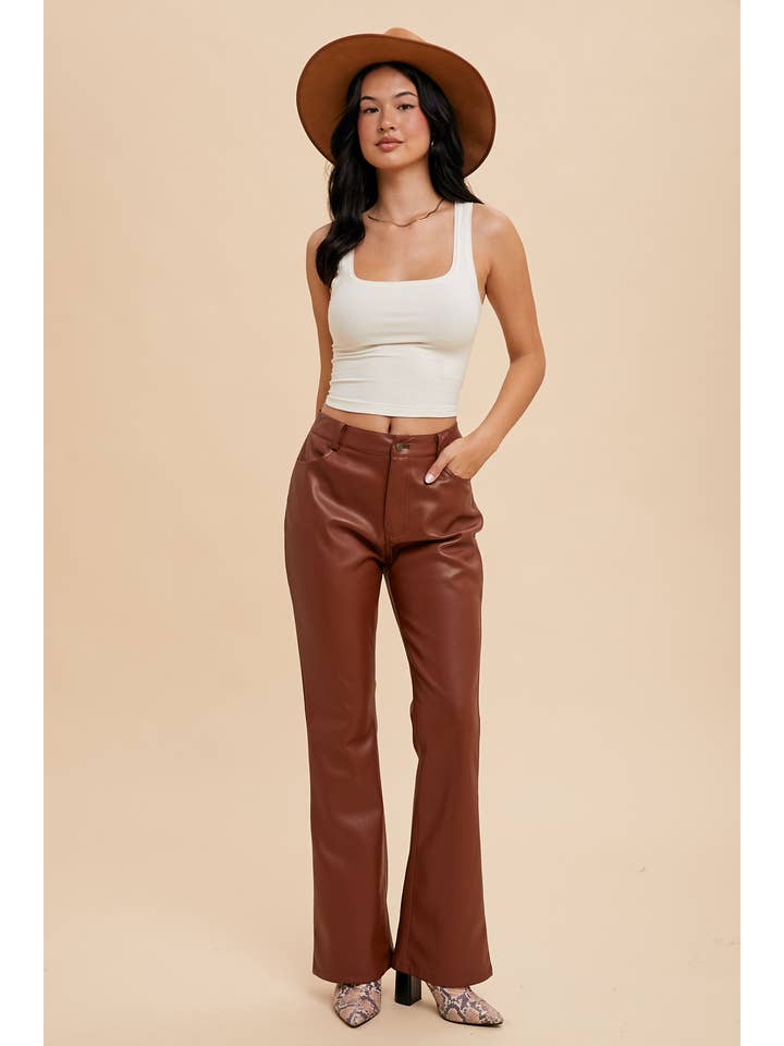 In Loom - Wholesale Broek - Dames - UITLOPENDE BROEK VAN VEGANISTISCH LEER