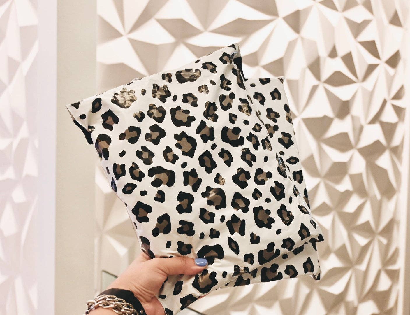 Mail it! mailers and more - Vendita all'ingrosso Buste - Bustine premium in polietilene 10x13 con motivo ghepardo delle nevi1