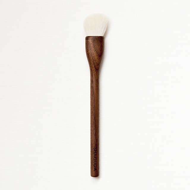 Brosse à visage classique UBU, fabriquée à la main, en noyer, cheveux naturels pour la vente par SHAQUDA