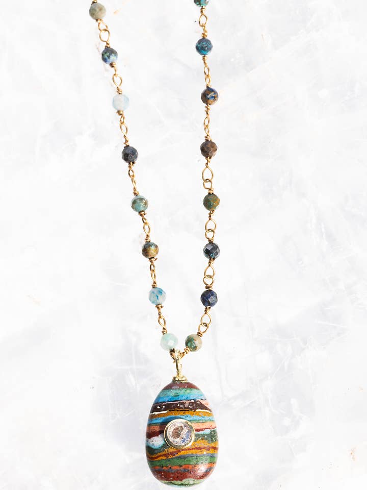 WINZIGER AMULETTANHÄNGER - REGENBOGEN-CALSILICA für den Großhandel von Native Gem